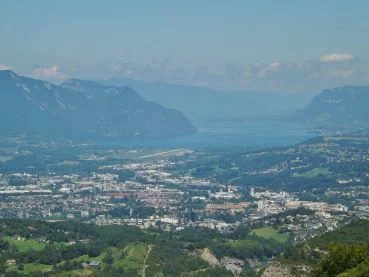 Le lac du Bourget dans la proximité de Chambéry et Aix les Bains